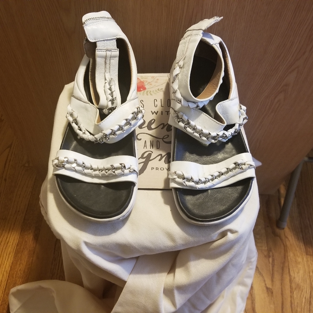 Sandals - Picture 4 of 4